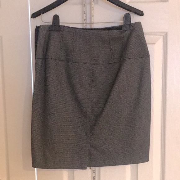 🌻 Limited skirt size 4 (matching coat sold separately) - Picture 2 of 6